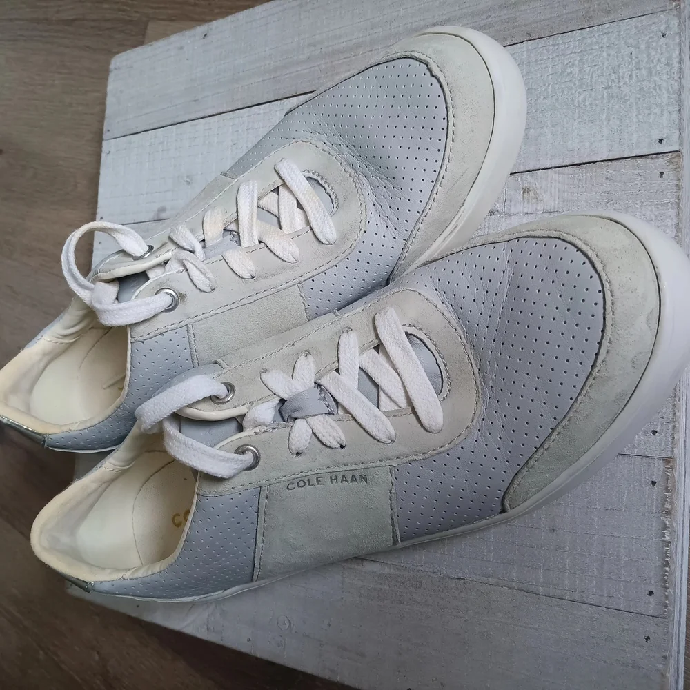 Cole Haan Sz 6.5 Minimalist Casual Gray and White Sneakers